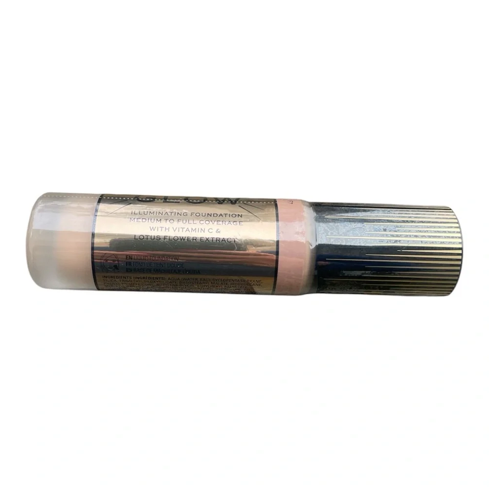 Makeup Revolution Conceal & Glow Foundation - F7